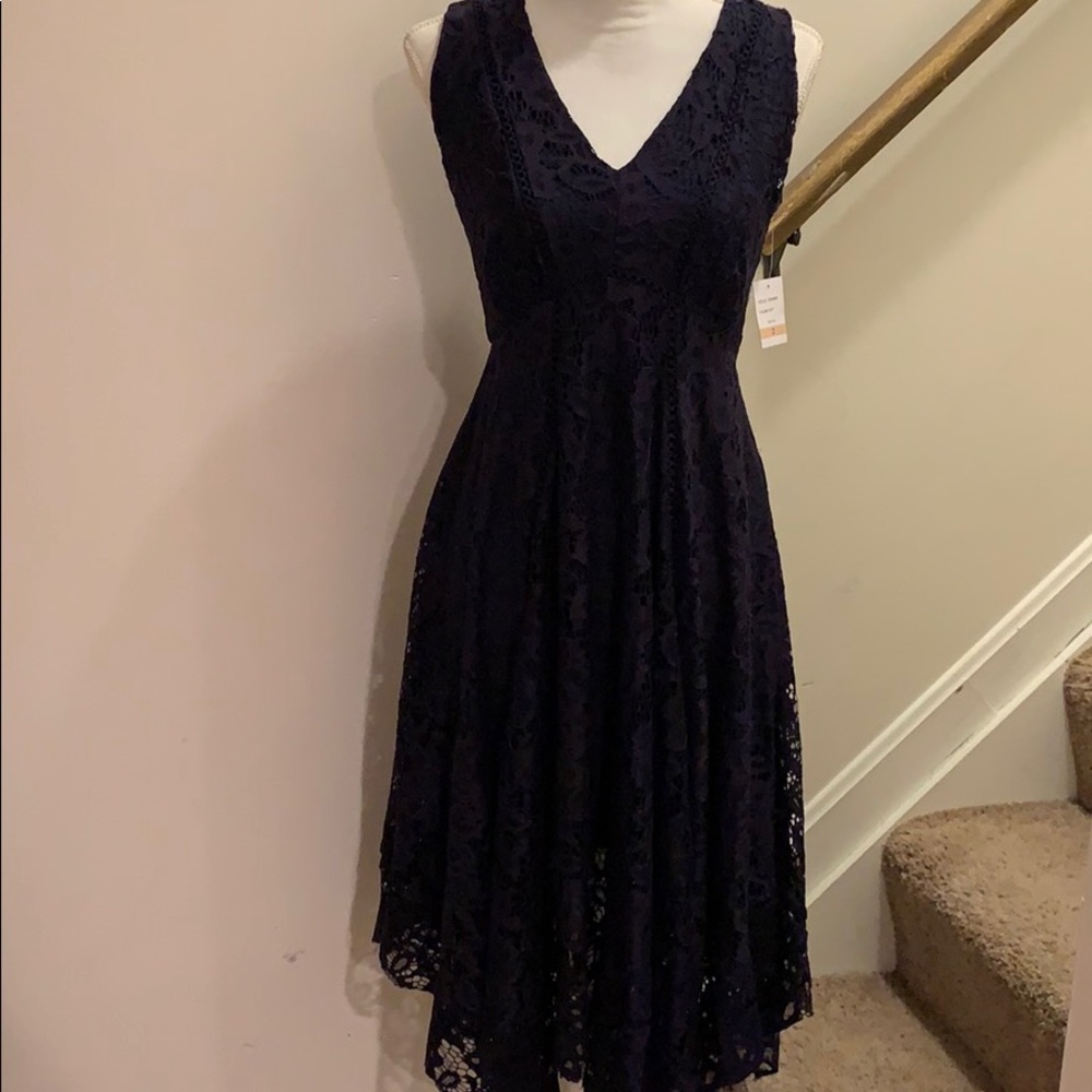 Taylor - Picture 3 of 6